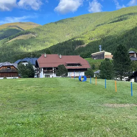 Schi- und Wanderhotel Berghof-3