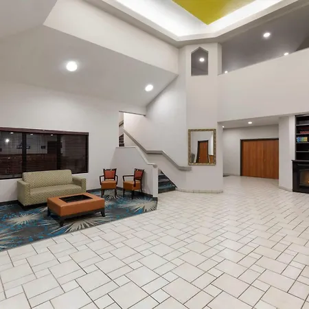 Days Inn By Wyndham Tulsa Central-3