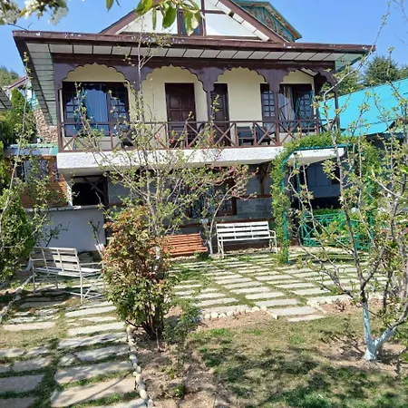 Snow King Retreat: Himalayan Views & Mountain Luxury-3