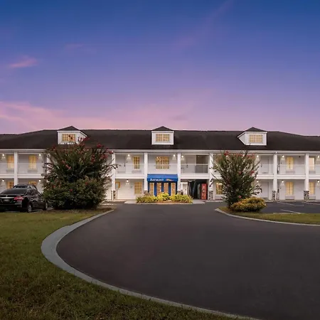 Baymont By Wyndham Forest City-3
