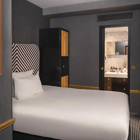 Snob Hotel-2