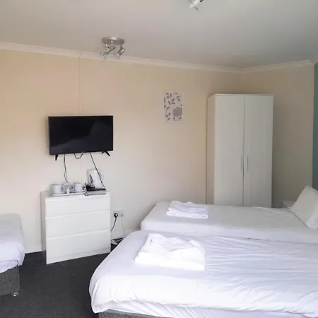 Irvine Riverside Guesthouse-2