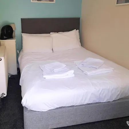 Irvine Riverside Guesthouse-3