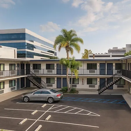 Travelodge By Wyndham Lax-3