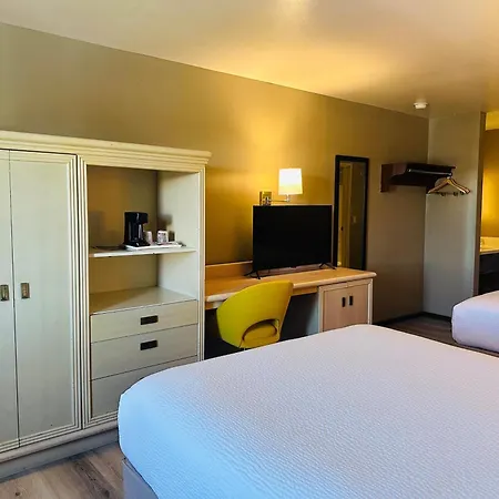 Days Inn By Wyndham Seatac Airport-3