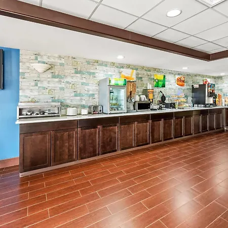 Quality Inn & Suites Near Robins Air Force Base-2