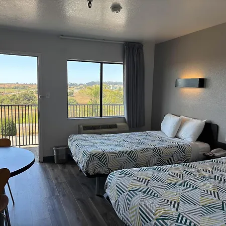 Hotel B5 -Watsonville-3