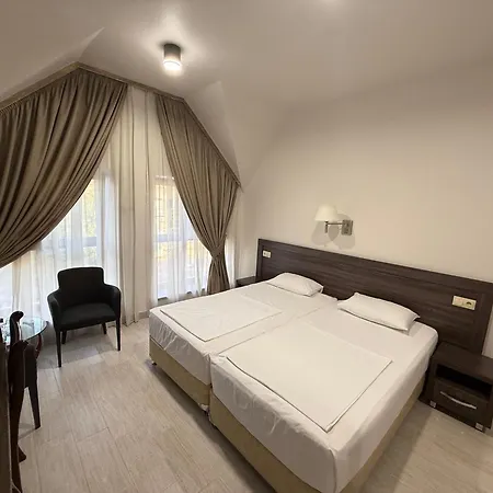Yerevan Deluxe Hotel-2