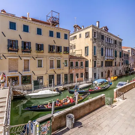 Palazzo San Firmino Historic Palace All Suite Canal View-2