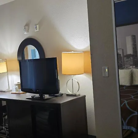 Super 8 By Wyndham Dilley Tx-2