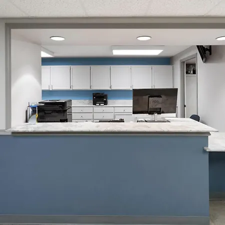 Days Inn By Wyndham Mountain Home-2