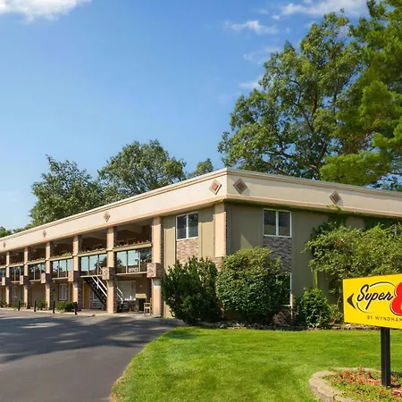 Super 8 By Wyndham Traverse City-2