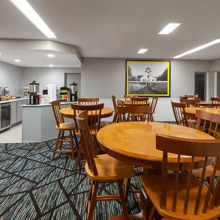 Super 8 By Wyndham Traverse City-2