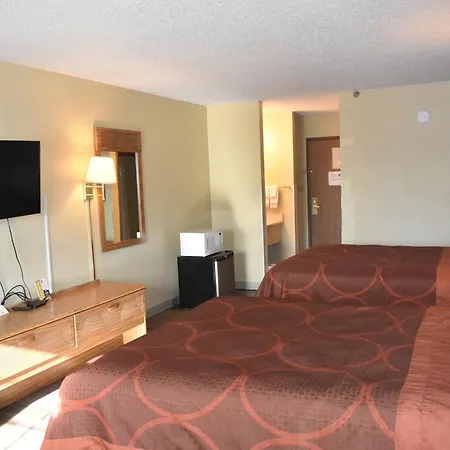 Super 8 By Wyndham Carthage-3