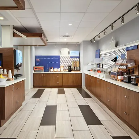 Holiday Inn Express & Suites Brunswick By Ihg-2