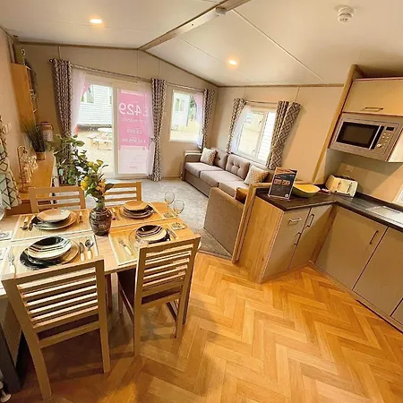 Isle Of Wight Caravan-3