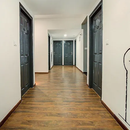 Oyo 76438 Hotel Aps Inn-2