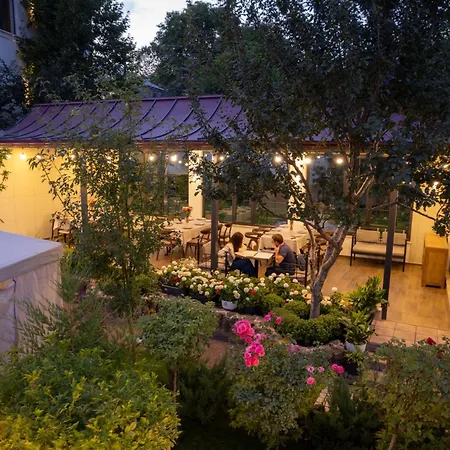 Redroof Goris Boutique Hotel-3