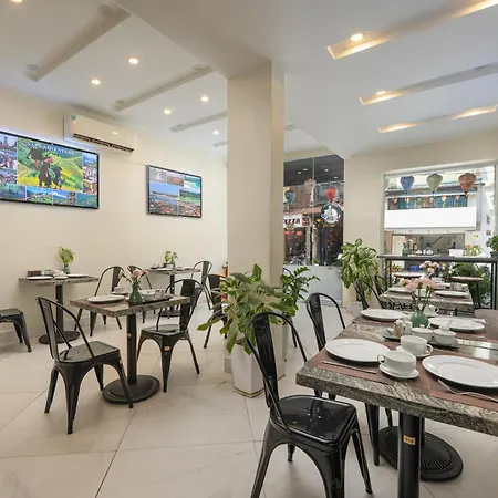 Queen Cafe Hotel & Pub-2