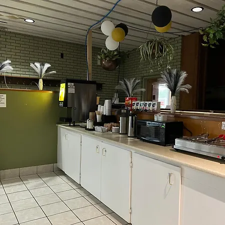 Airport Motor Inn-3