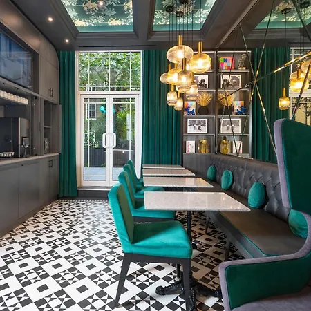 Brit Hotels Earls Court-3