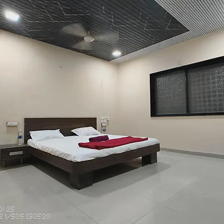 Hotel Poonam Lodge-3