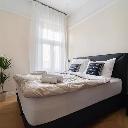 Marton'S Dessewffy Apartments-2