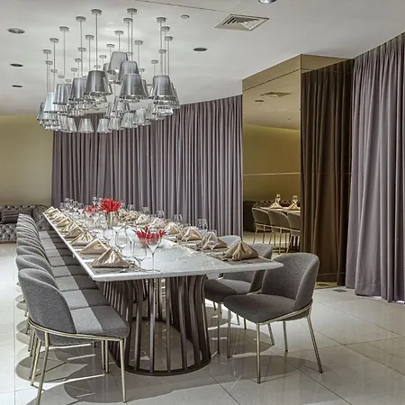 Amira Luxury At Novotel Suites Manila Near Makati And Bgc-3