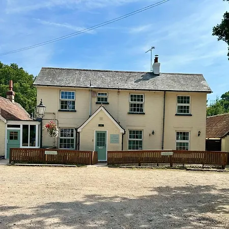 The Pigs' Pantry, Burley-2