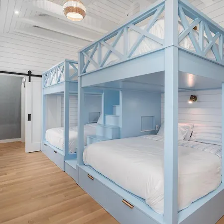 Block Island Bunk House-3