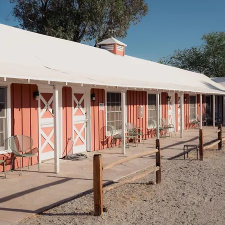 Room 7 - Downtown Joshua Tree Motel - Pet Friendly - Walk To Shops & Visitor Center, Minutes To Park Entrance-3