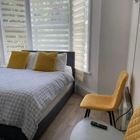 Tottenham City Stays, Opposite Seven Sisters Train Station-3
