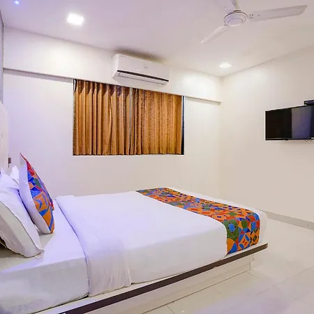 Fabhotel Golden Star-3