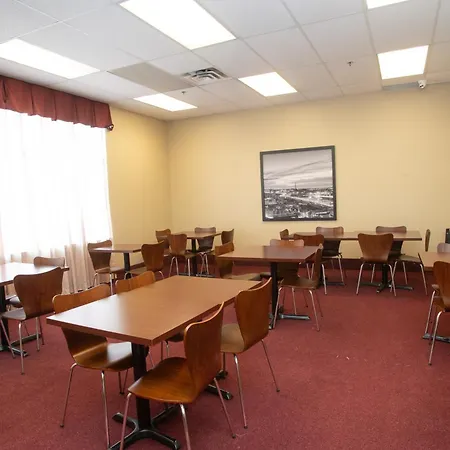Super 8 By Wyndham Mississauga-3