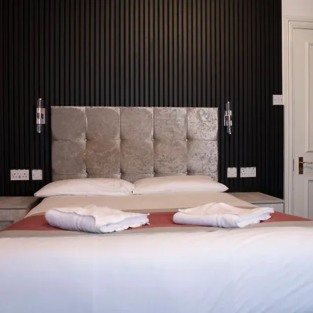 Gatwick Turret Guest House-3