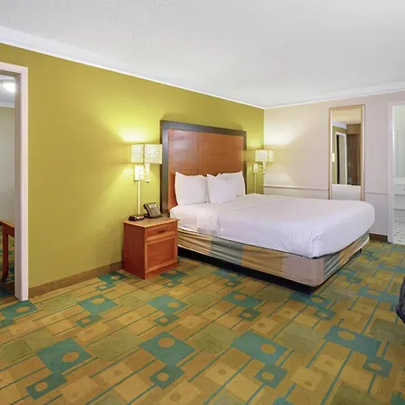Travelodge By Wyndham Phoenix North-2