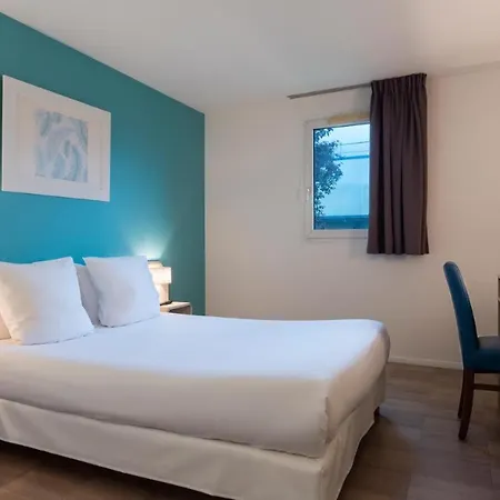 Comfort Hotel Orleans Saran-3