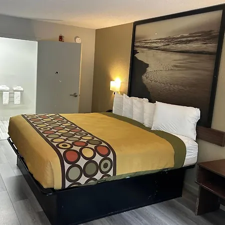 Super 8 By Wyndham Fayetteville-3