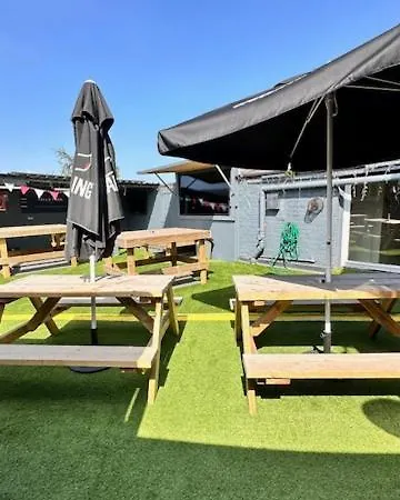 Shanahans B&B With Sports Bar-2