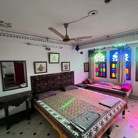 Nukkad Guest House Near Lake Pichola-3