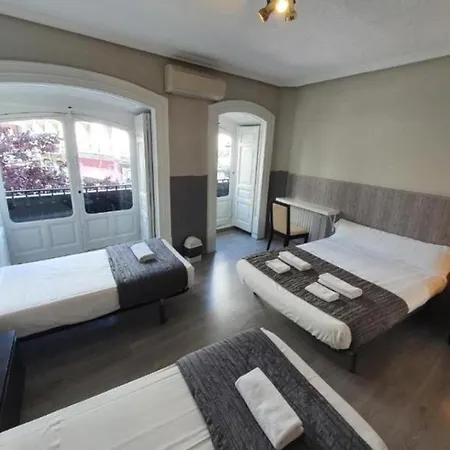 Plaza Dort Rooms I-2