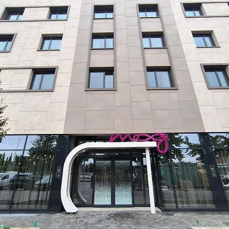 Moxy Verona-3