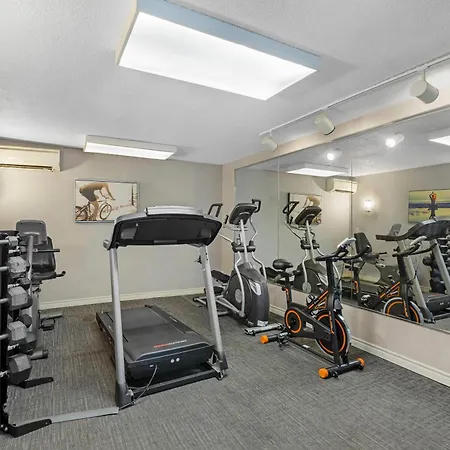 Quality Inn & Suites 5585 Ambler Drive Mississauga Ontario-2