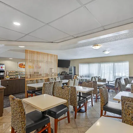 Quality Inn & Suites 5585 Ambler Drive Mississauga Ontario-3