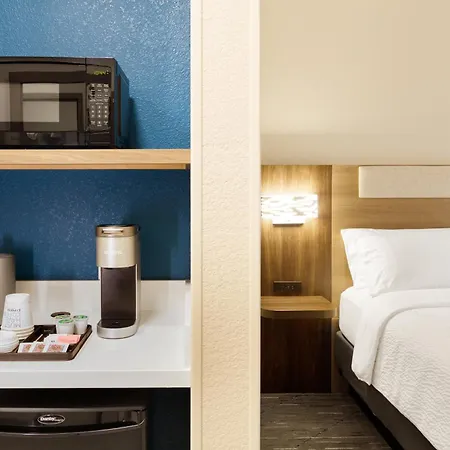 Holiday Inn Express Dallas Market Center By Ihg-3