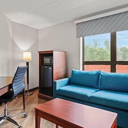 Days Inn By Wyndham Utica-3