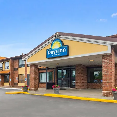 Days Inn By Wyndham Utica-2