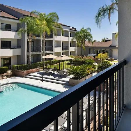 Courtyard By Marriott Fresno-3