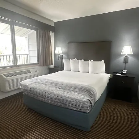 Americinn By Wyndham Menominee-2