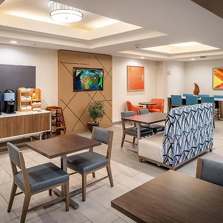 Holiday Inn Express & Suites Fairmont By Ihg-2